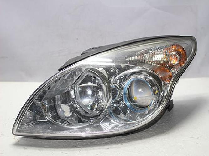 Фара передняя левая Hyundai i30 (2008)