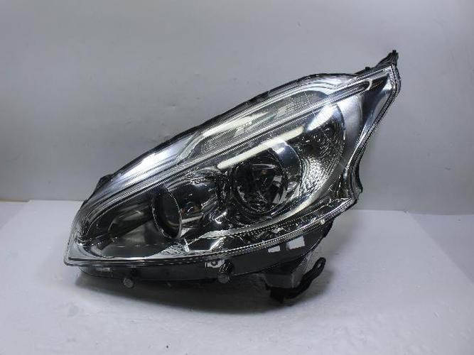 Headlight Left (LH) Peugeot 208 (2014)