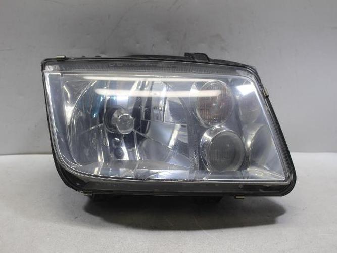 Headlight Right (RH) Volkswagen Bora (2003)