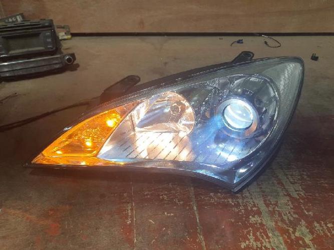 Headlight Left (LH) Hyundai Genesis (2010)