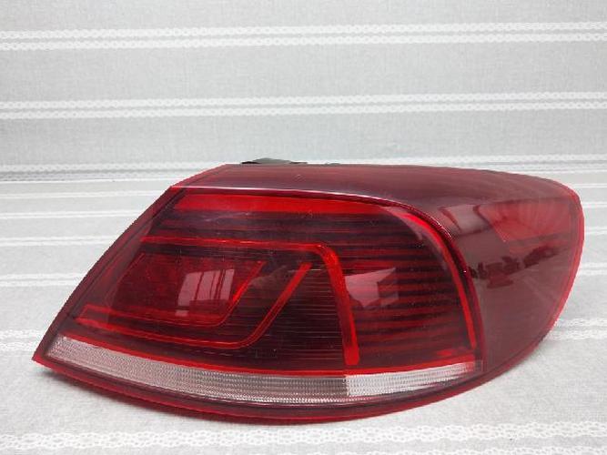 Tail Light Right (RH) Volkswagen Passat (2014)