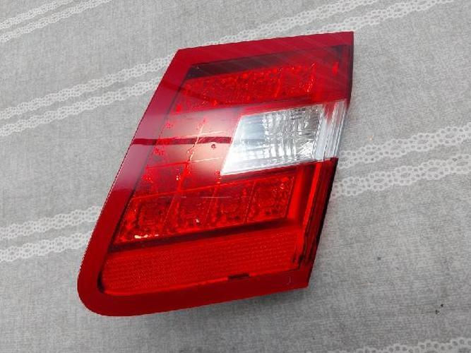 Rear Panel Trim Mercedes-Benz E-Class (2010–2012)