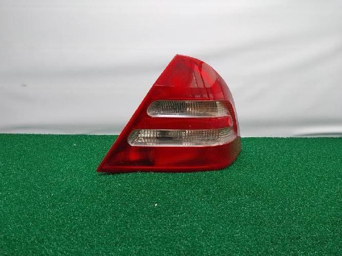 Фонарь задний правый Mercedes-Benz C-Class (2003)