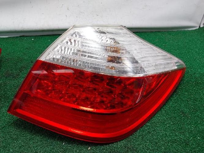 Tail Light Right (RH) Hyundai Genesis (2008–2012)