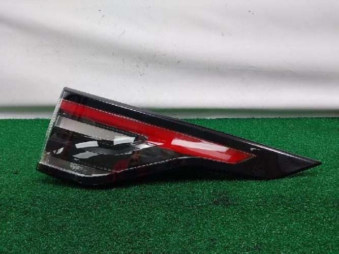 Tail Light Right (RH) Land Rover Discovery (2018–2019)