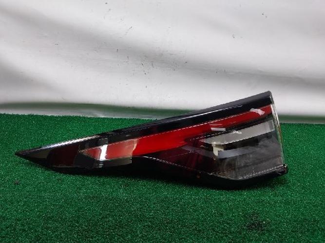 Tail Light Left (LH) Land Rover Discovery (2018–2019)