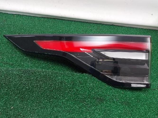 Tail Light Left (LH) Land Rover Discovery (2018–2019)