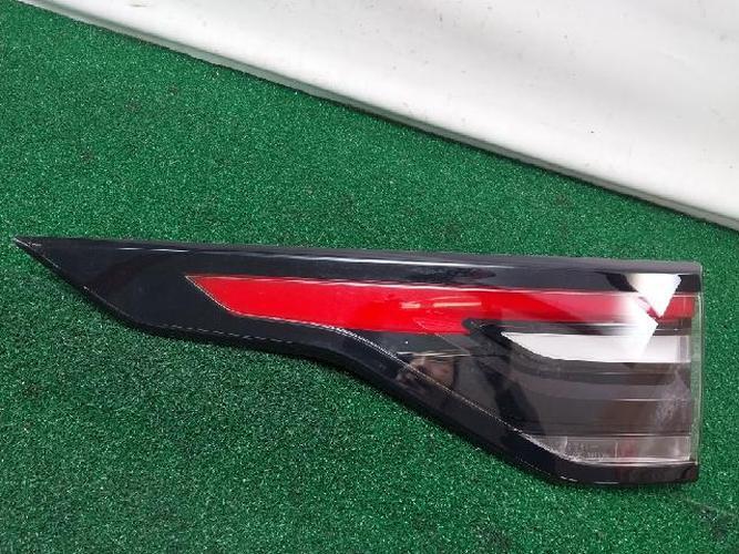 Tail Light Left (LH) Land Rover Discovery (2018–2019)