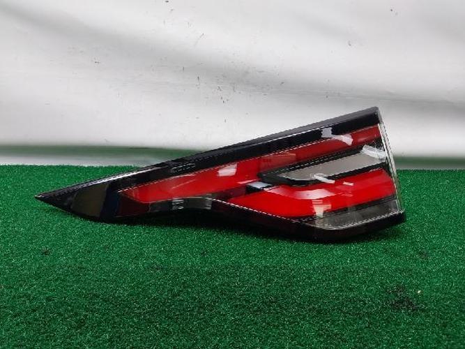 Tail Light Left (LH) Land Rover Discovery (2018–2019)