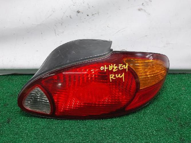 Tail Light Right (RH) Hyundai Elantra (1999)