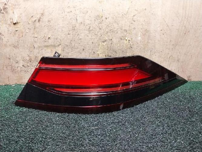 Tail Light Right (RH) Genesis G90 (2022)