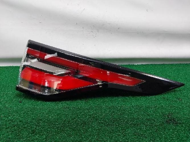 Tail Light Right (RH) Land Rover Discovery (2018–2019)