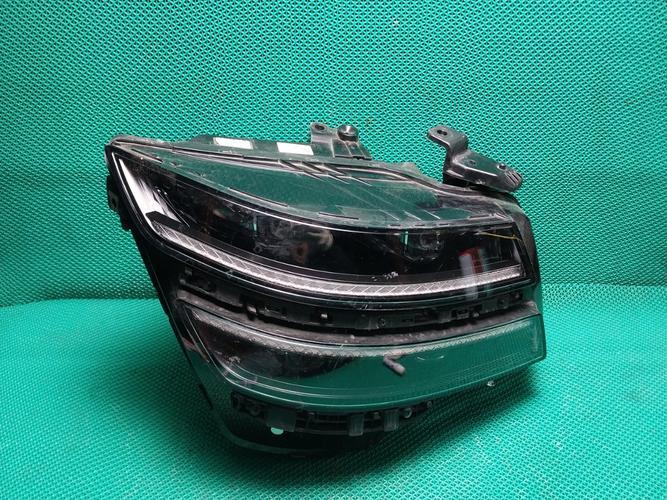 Headlight Right (RH) Genesis G80 (2021–2022)