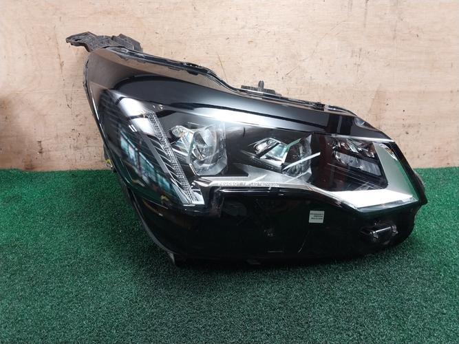 Headlight Right (RH) Peugeot 3008 (2021)