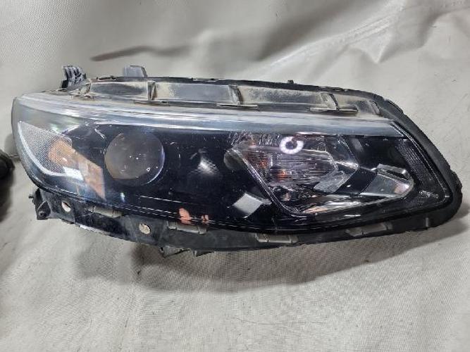 Headlight Right (RH) Chevrolet Malibu (2017)