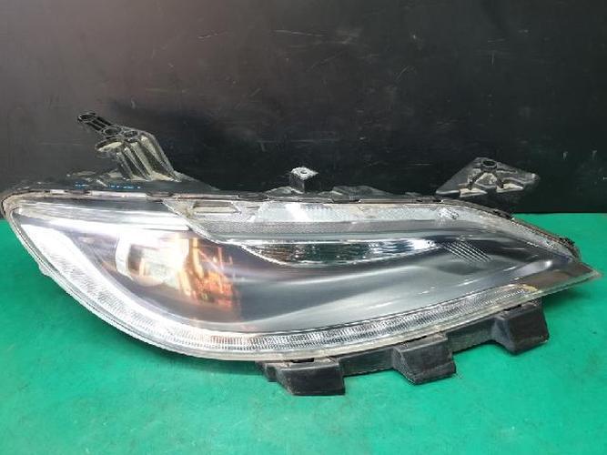 Headlight Right (RH) Chrysler 200 (2015)