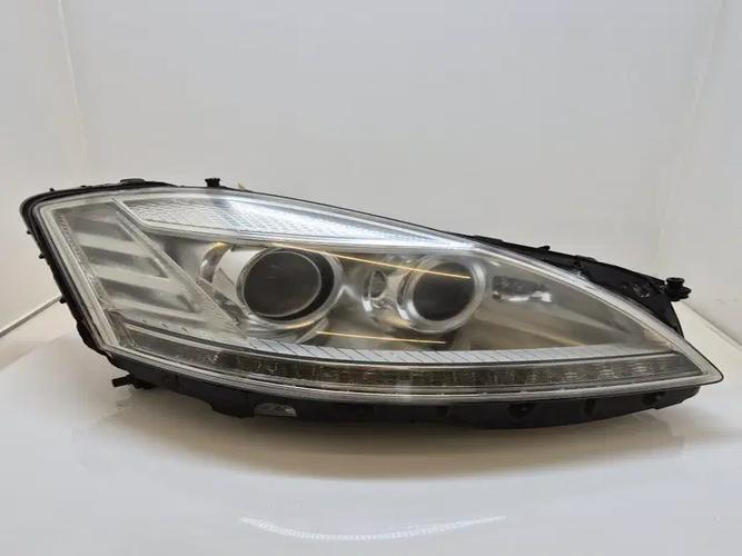 Headlight Right (RH) Mercedes-Benz S-Class (2007)