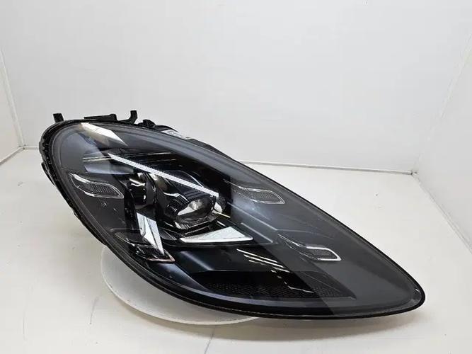 Фара передняя правая Porsche 718 (2021)