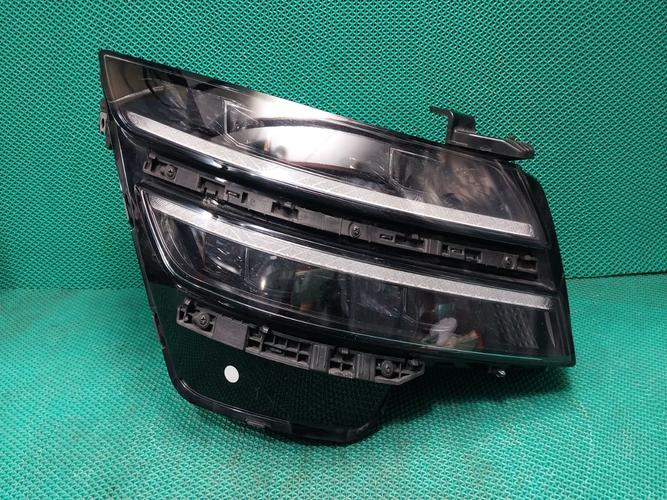 Headlight Right (RH) Genesis G80 (2021–2022)
