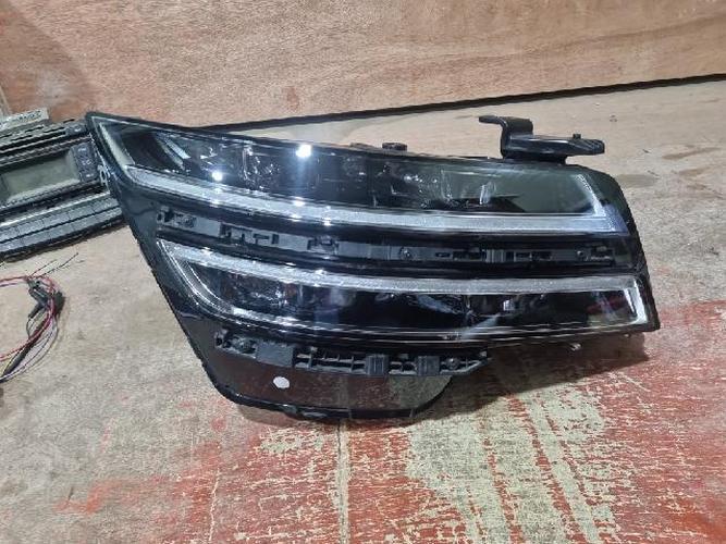 Headlight Right (RH) Genesis G80 (2022)