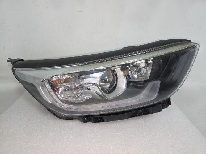 Headlight Right (RH) Kia Stonic (2017–2018)