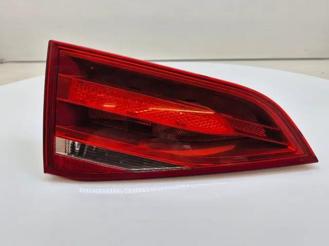 Фонарь задний левый внутренний Audi A4 (2009)