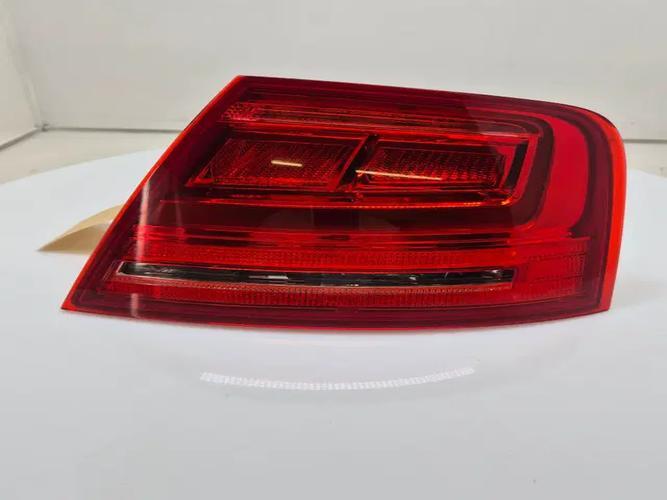 Фонарь задний правый внешний Audi A8 (2007)