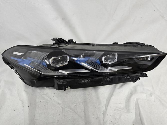 Фара передняя правая BMW X5 (2023)