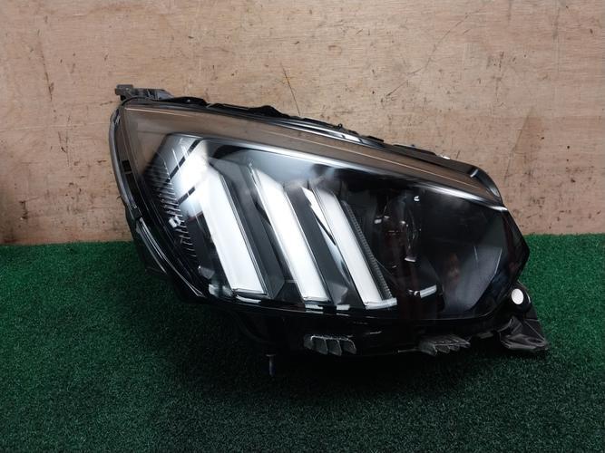 Headlight Right (RH) Peugeot e-208 (2020)