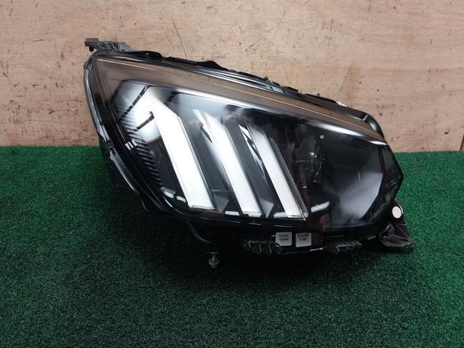 Headlight Right (RH) Peugeot e-2008 (2020)