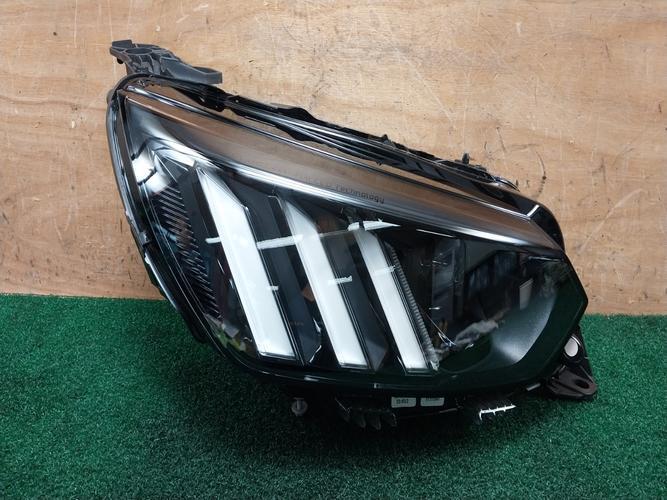 Headlight Right (RH) Peugeot e-2008 (2020)