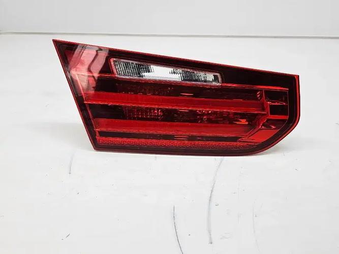 Фонарь задний левый внутренний BMW 5 Series (2010)