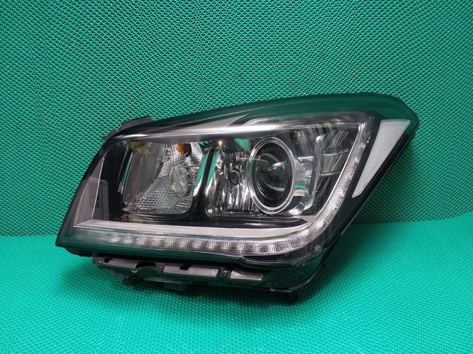 Headlight Left (LH) Hyundai Genesis (2016)
