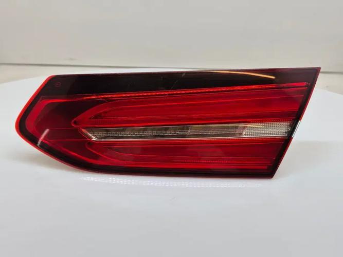 Фонарь задний правый внутренний Mercedes-Benz GLE-Class (2020)