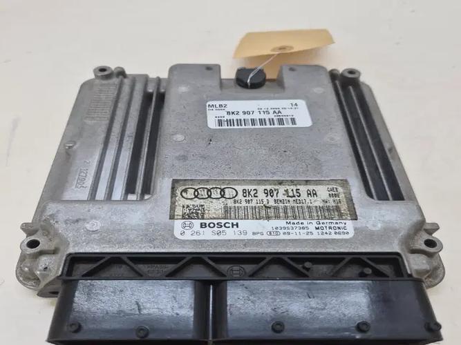 Блок управления двигателем (ECU) Audi A4 (2010)
