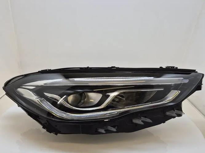 Headlight Right (RH) Mercedes-Benz GLA-Class (2020)