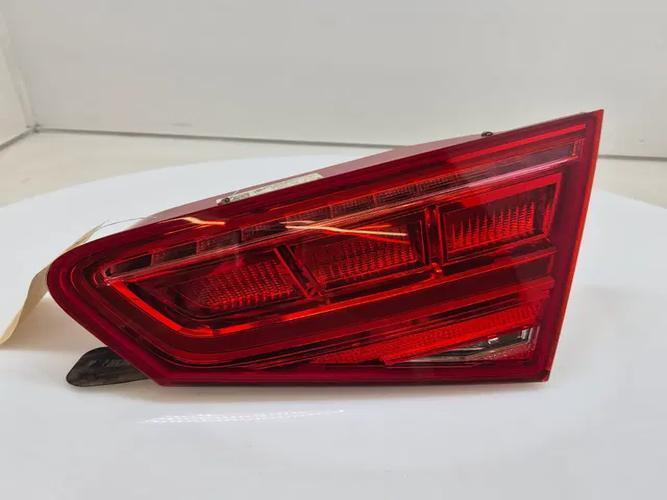Фонарь задний правый внутренний Audi A8 (2007)