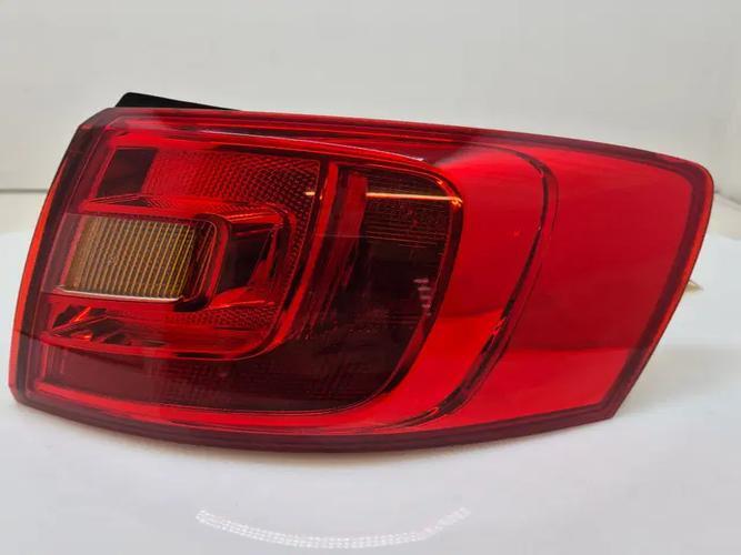 Фонарь задний правый внешний Volkswagen Jetta (2012)