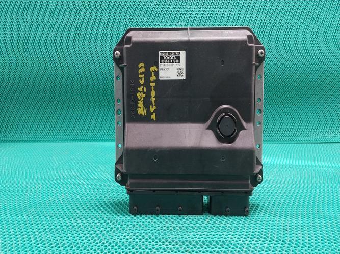 Блок управления двигателем (ECU) Toyota Prius (2013)