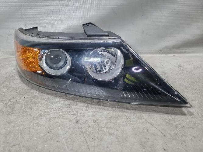 Headlight Right (RH) Kia Sorento (2010)