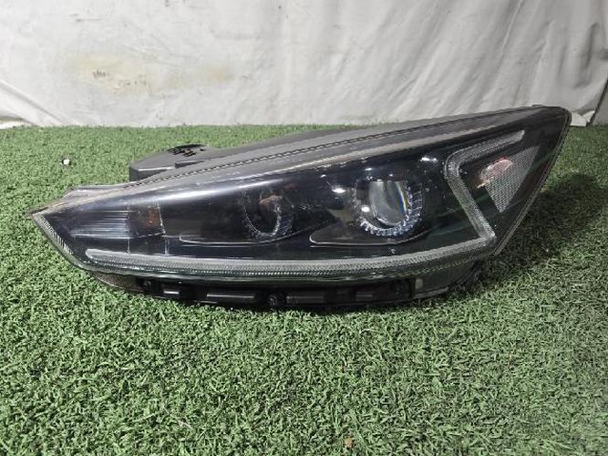 Headlight Right (RH) Jeep Grand Cherokee (2011)