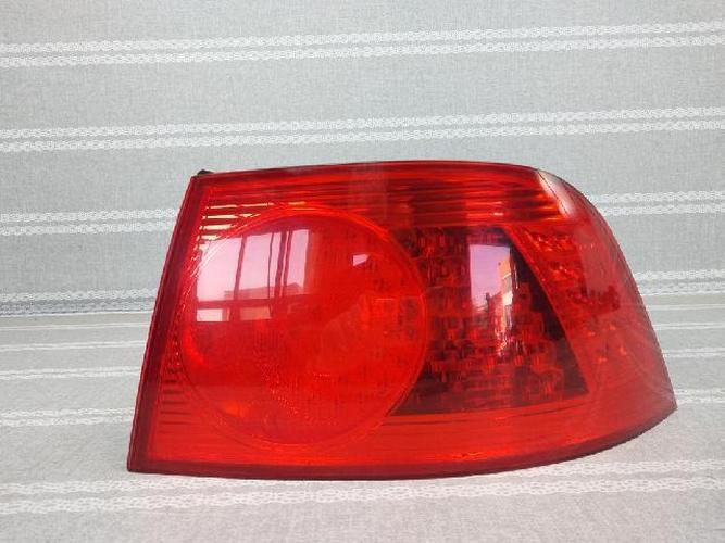 Tail Light Right (RH) Volkswagen Phaeton (2007–2009)
