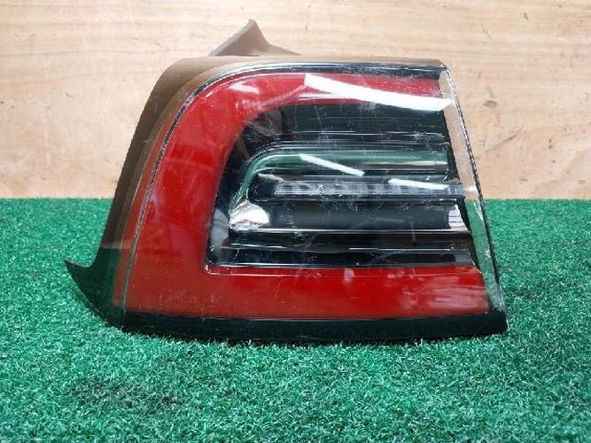 Tail Light Left (LH) Tesla Model 3 (2021)