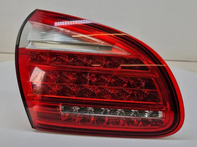 Фонарь задний левый внутренний Porsche Cayenne (2007)