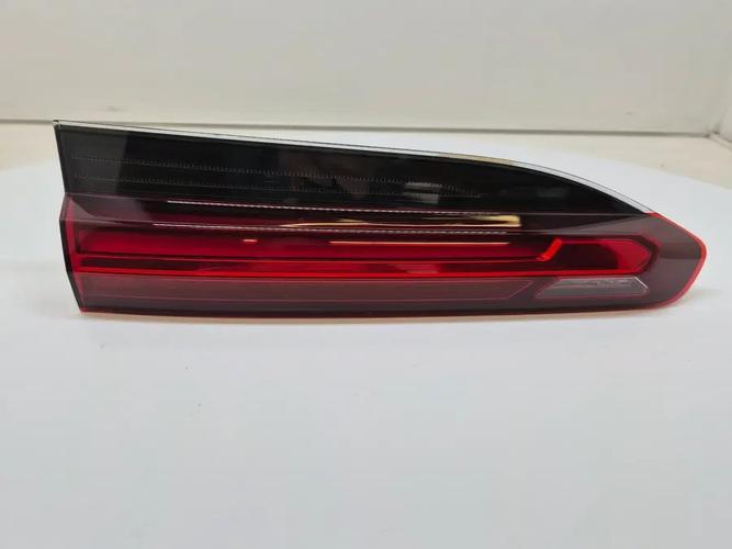Фонарь задний левый внутренний BMW X Series (2021)