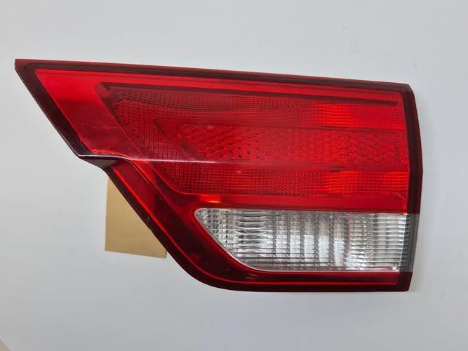 Фонарь задний правый внутренний Jeep Grand Cherokee (2015)