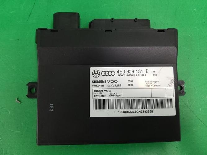 Блок управления двигателем (ECU) Audi A8 (2004)