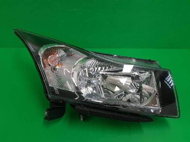 Headlight Right (RH) Chevrolet Cruze (2011)