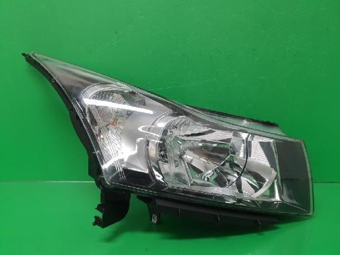 Headlight Right (RH) Chevrolet Cruze (2012)