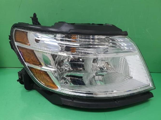 Headlight Right (RH) Ford Taurus (2008–2009)
